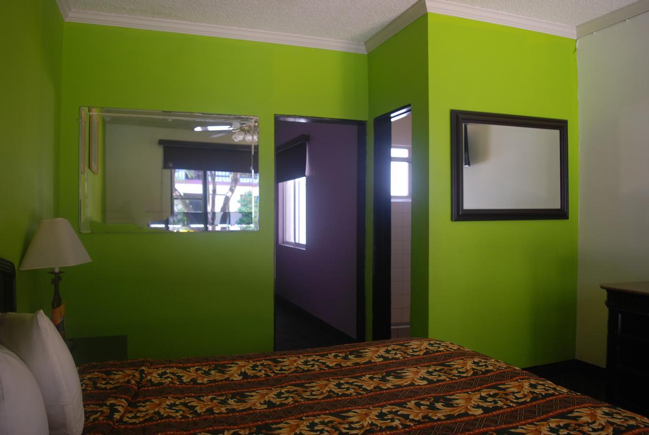Hotel Suites Royal Tijuana Exterior photo